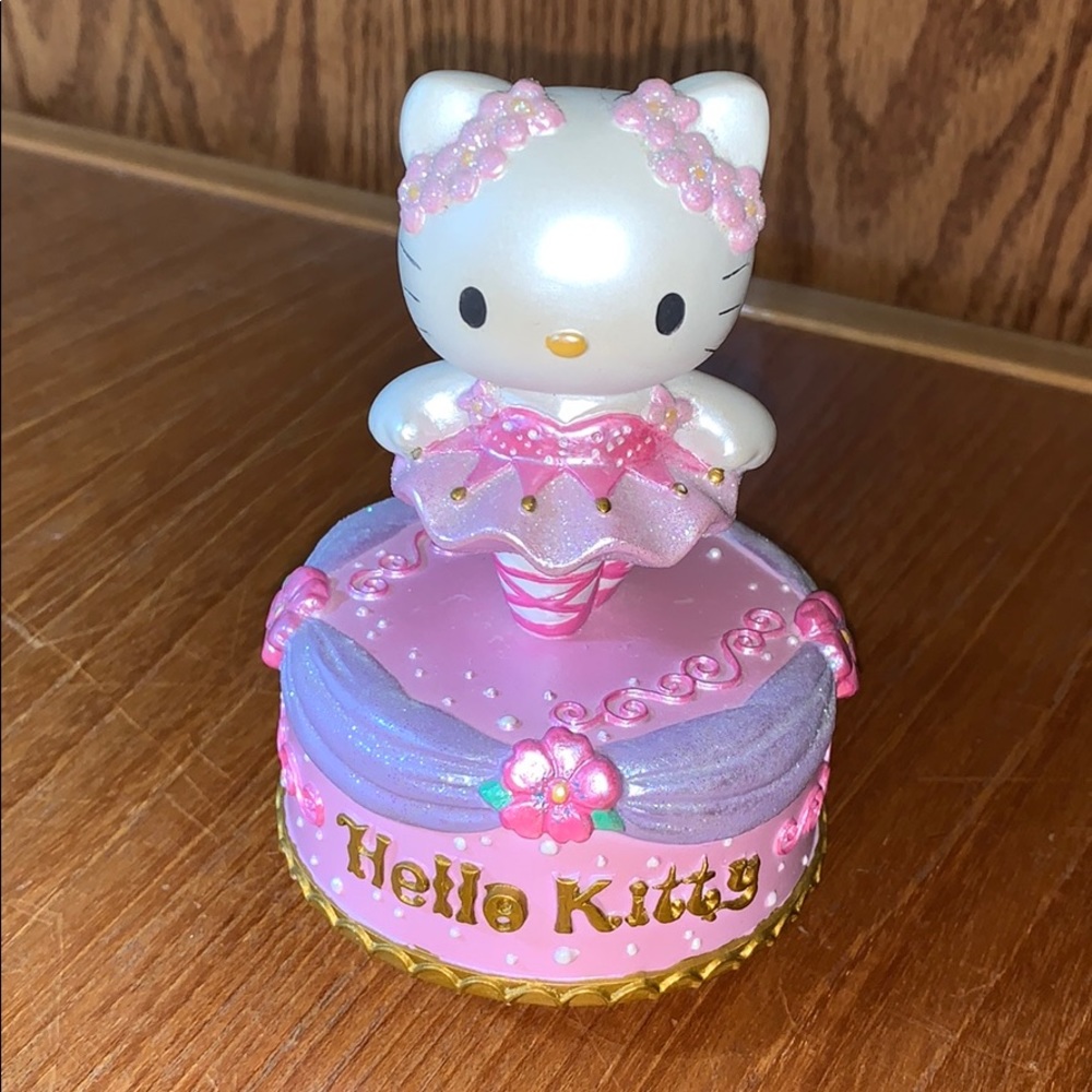 Sanrio vintage Hello Kitty rotating music box